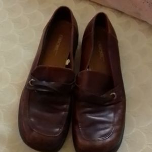 EUC never worn Brown dress shoes. Cherokee size 6.5
